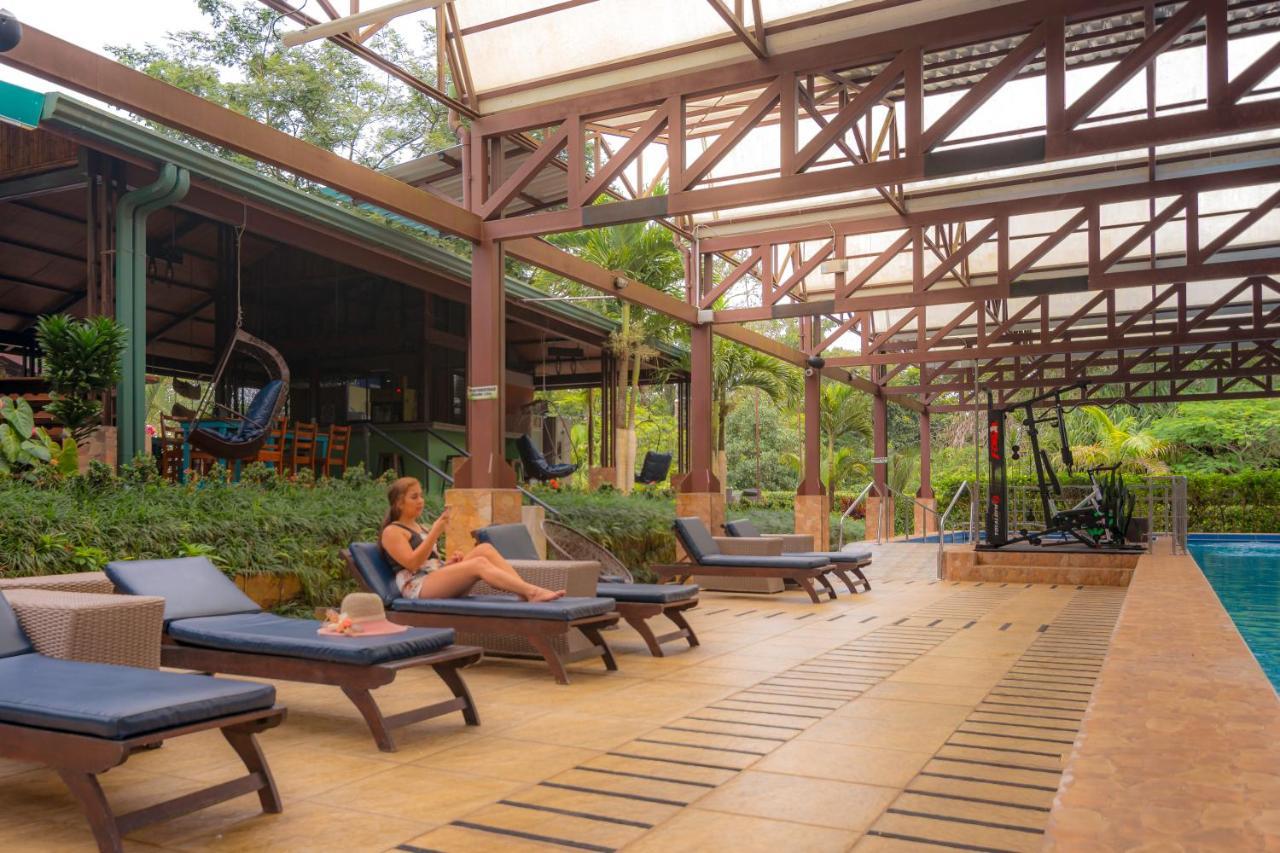 Avita Lodge Quesada  ภายนอก รูปภาพ