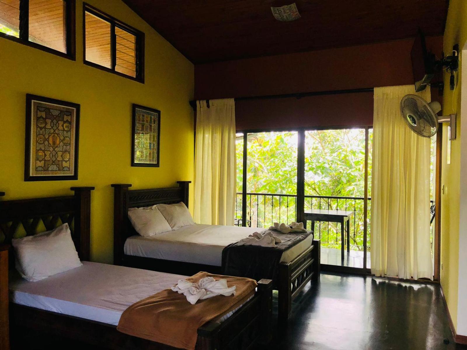 Avita Lodge Quesada  ภายนอก รูปภาพ